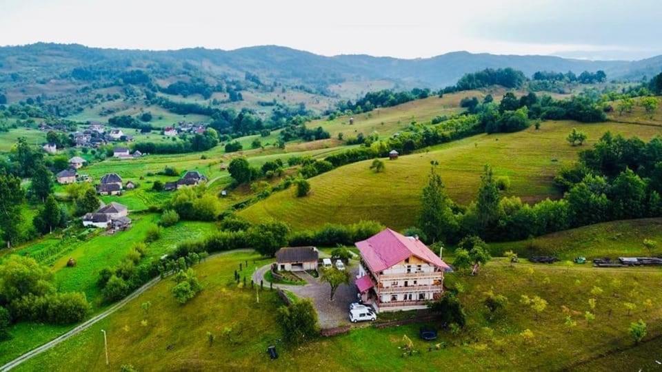 Pensiunea Plai Strabun Strîmtura Zewnętrze zdjęcie